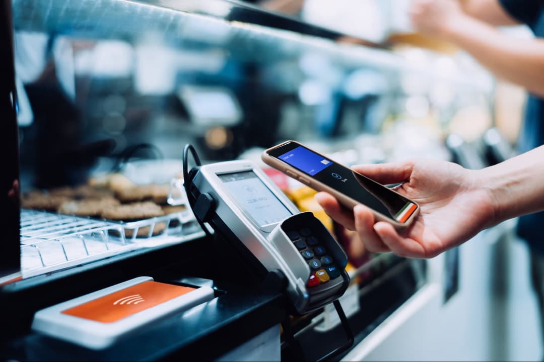 Contactless payment with smartphone and terminal